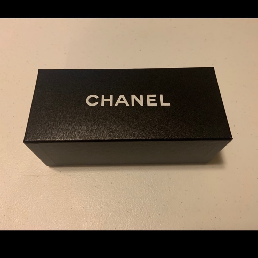 Chanel sunglasses - Picture 6 of 8